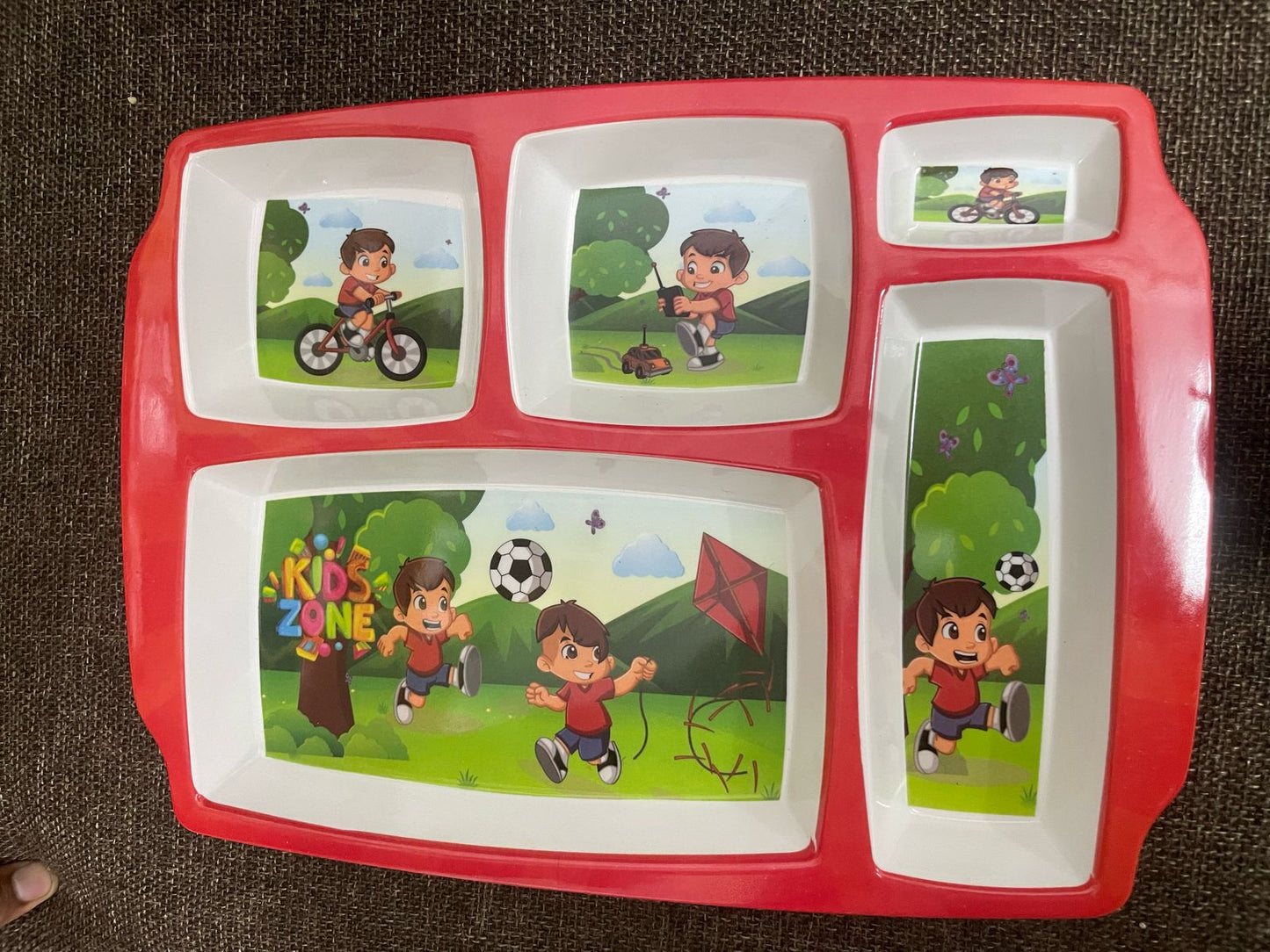 Sports-Themed Divided Dinner Plate, 5 Compartments, 30 x 50 cm, red Camouflage Border with steel strow glass