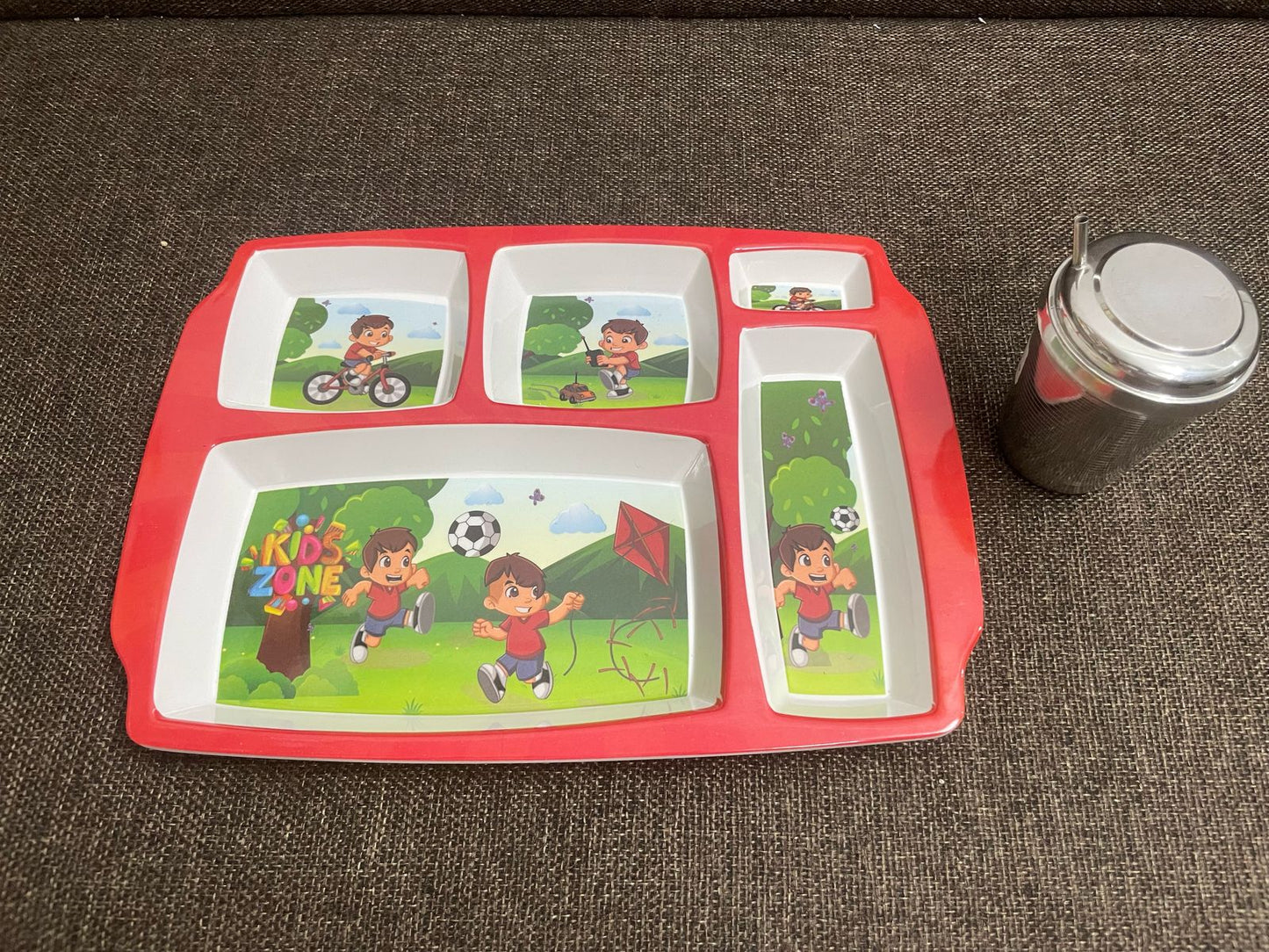 Sports-Themed Divided Dinner Plate, 5 Compartments, 30 x 50 cm, red Camouflage Border with steel strow glass